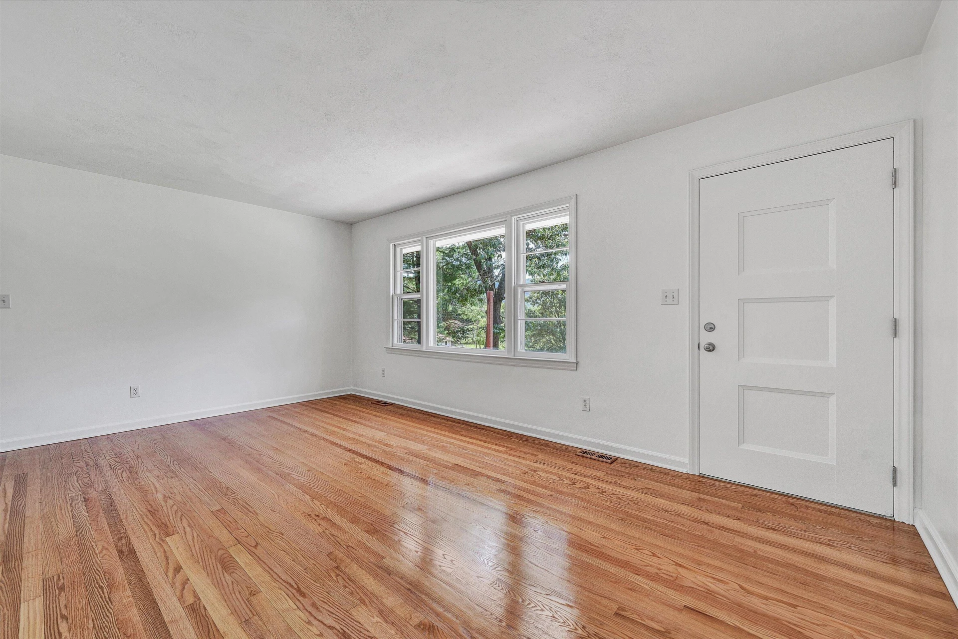 1131 2Nd ST - Photo 5