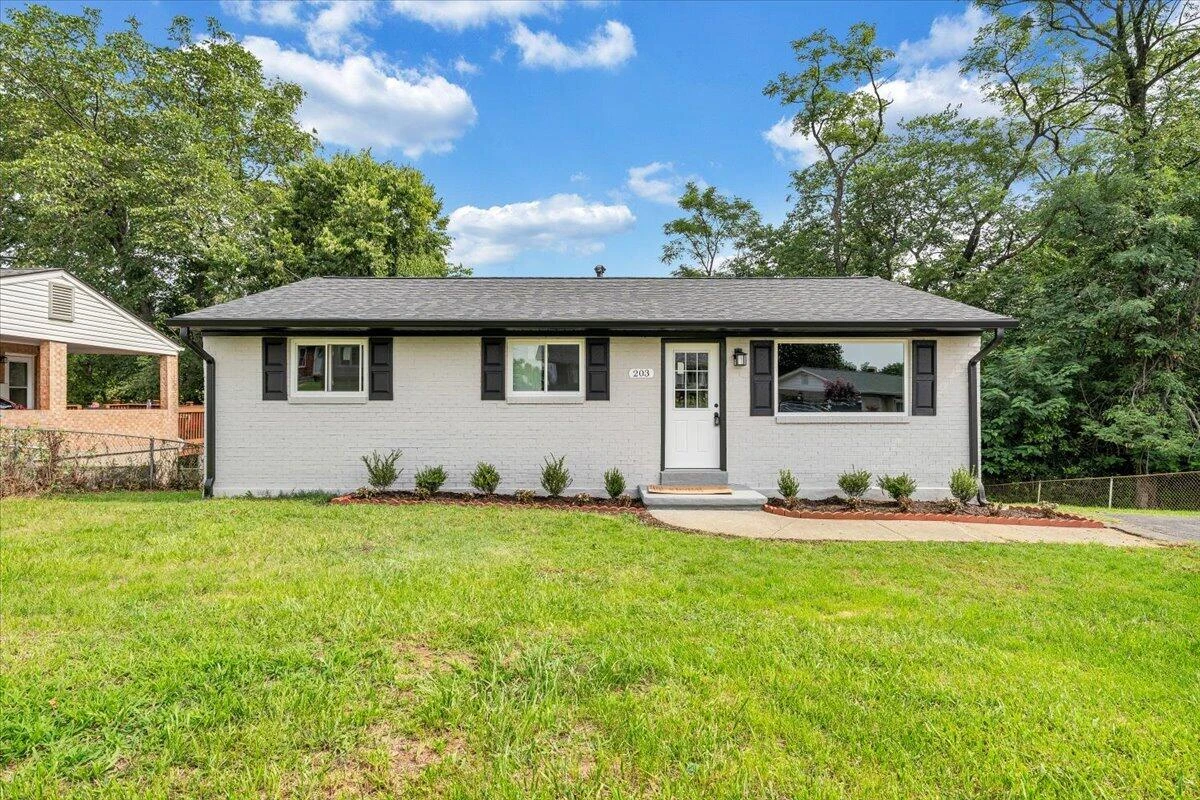 203 Cherryhill RD NW - Photo 2