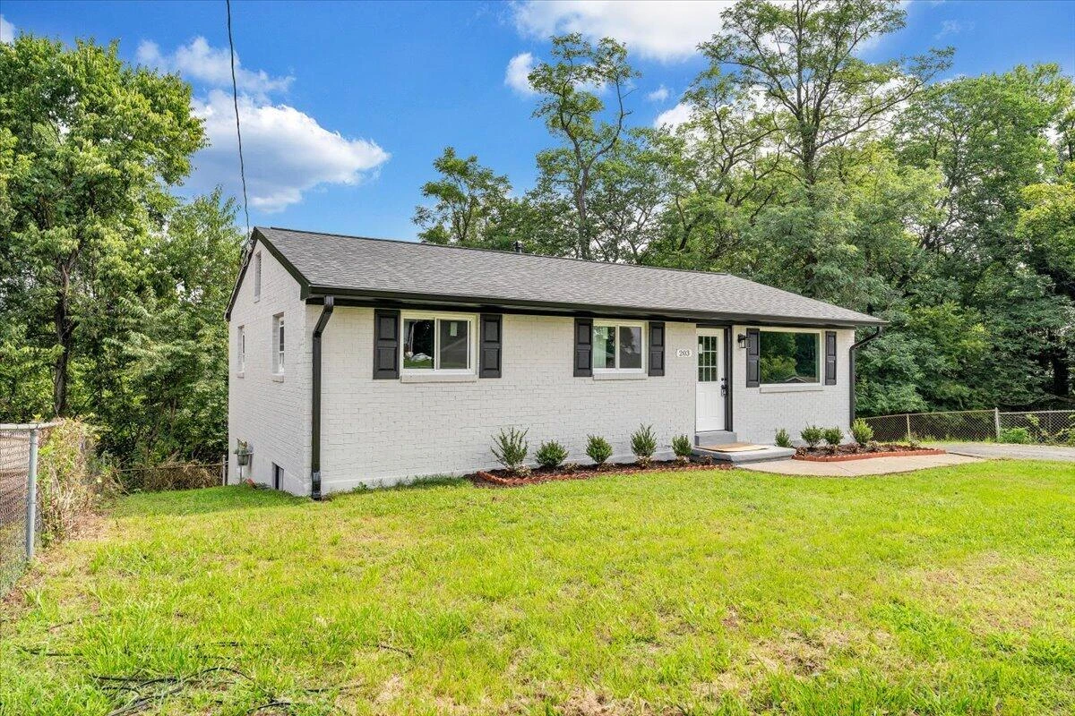 203 Cherryhill RD NW - Photo 3