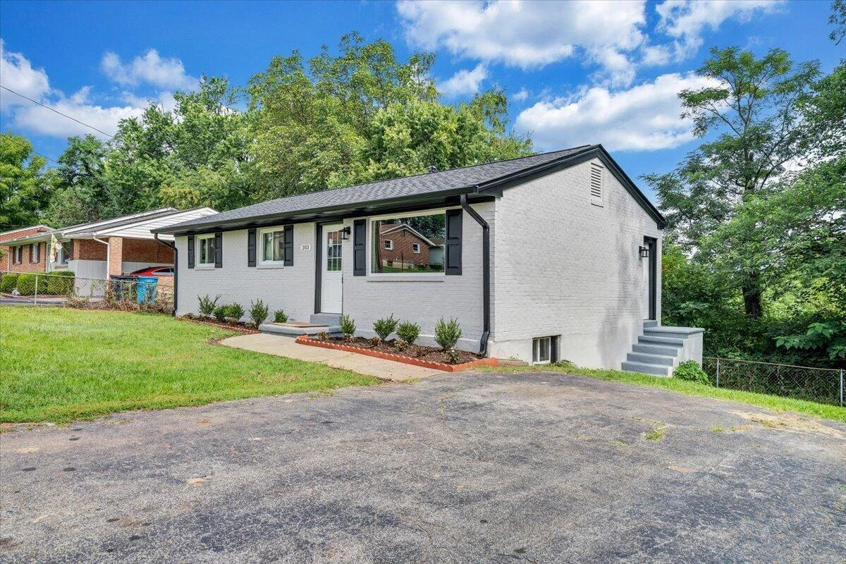 203 Cherryhill RD NW - Photo 4