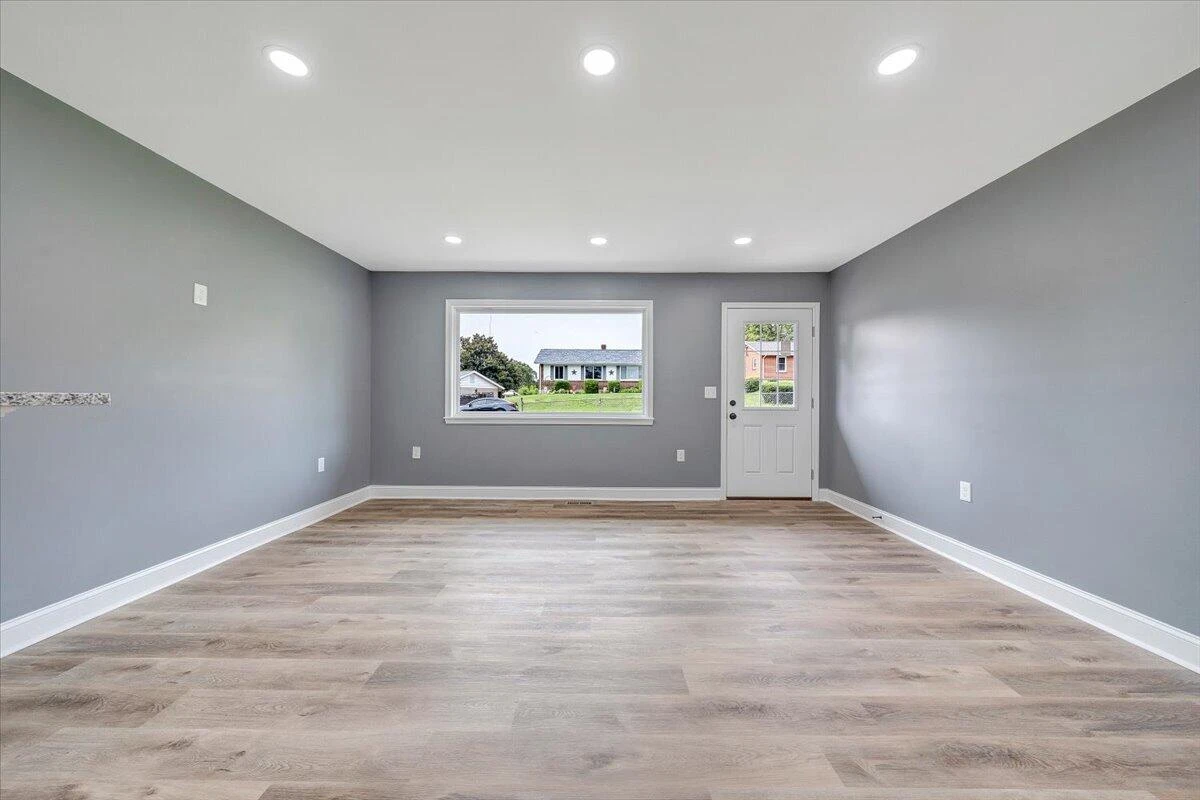 203 Cherryhill RD NW - Photo 8