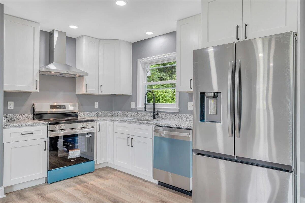 203 Cherryhill RD NW - Photo 9