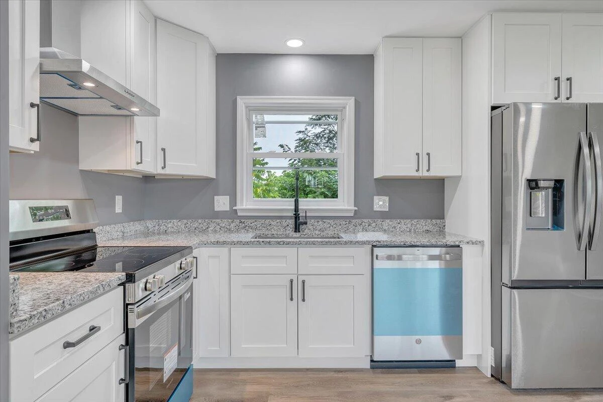 203 Cherryhill RD NW - Photo 10