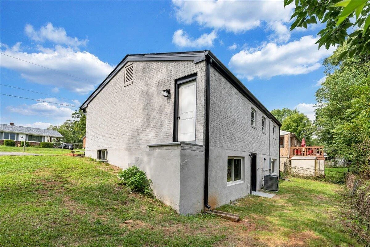 203 Cherryhill RD NW - Photo 27