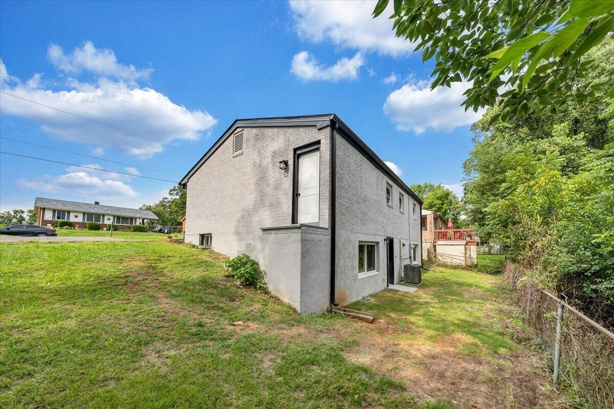 203 Cherryhill RD NW - Photo 28