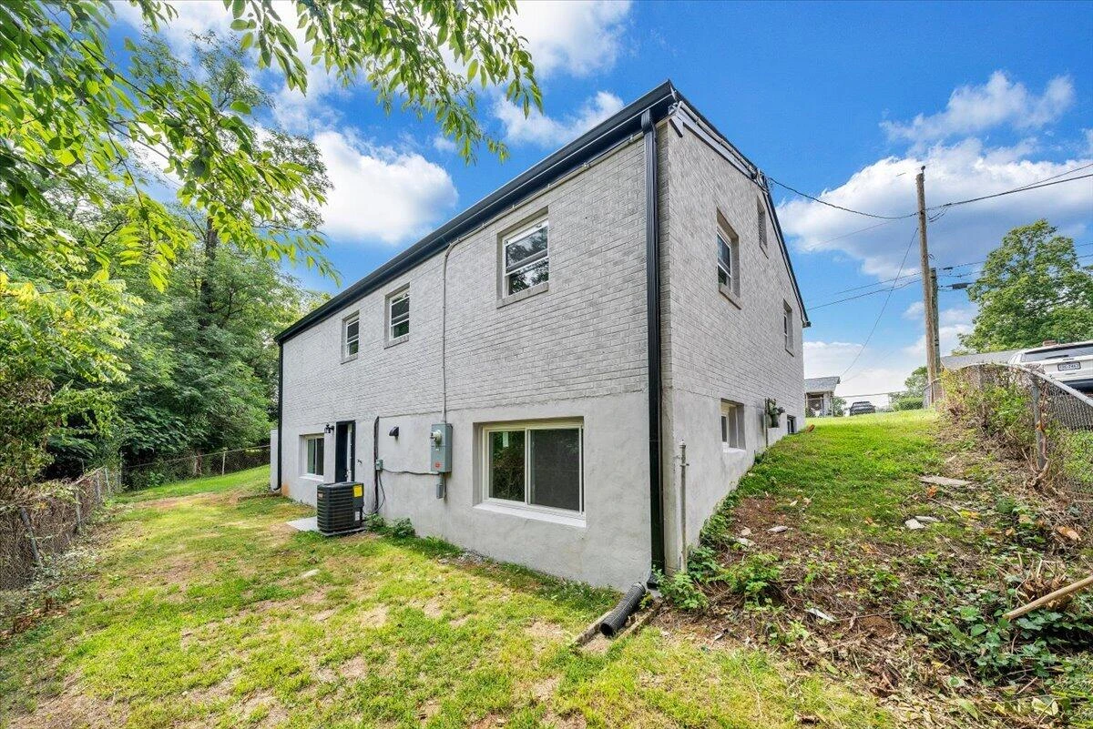 203 Cherryhill RD NW - Photo 30