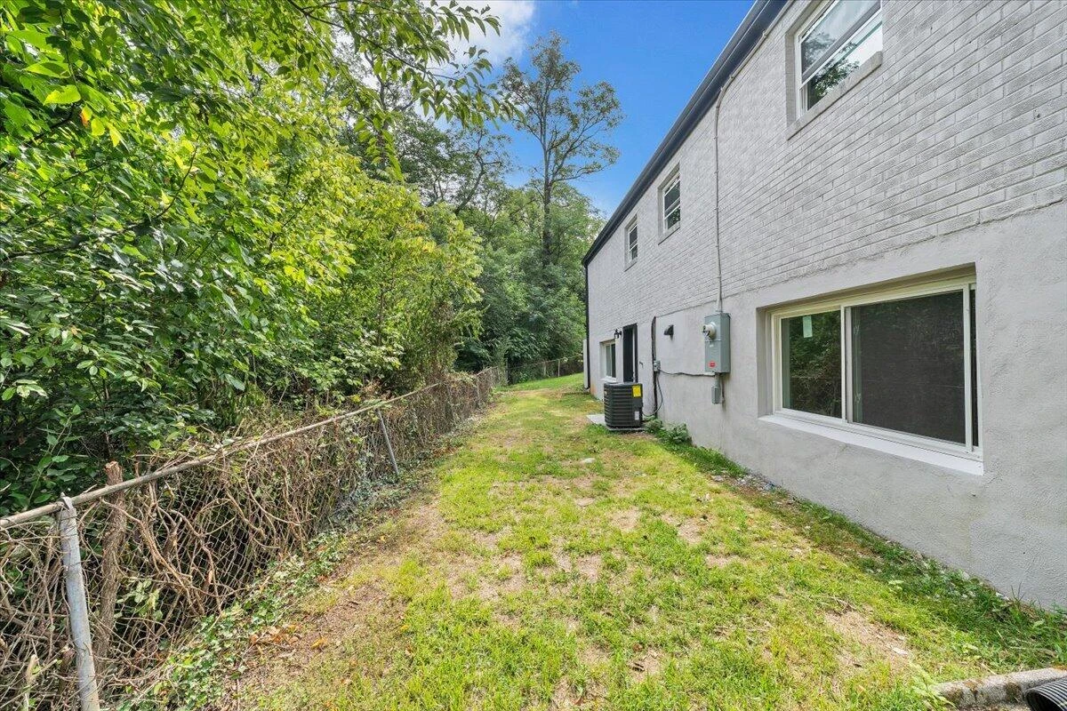203 Cherryhill RD NW - Photo 31