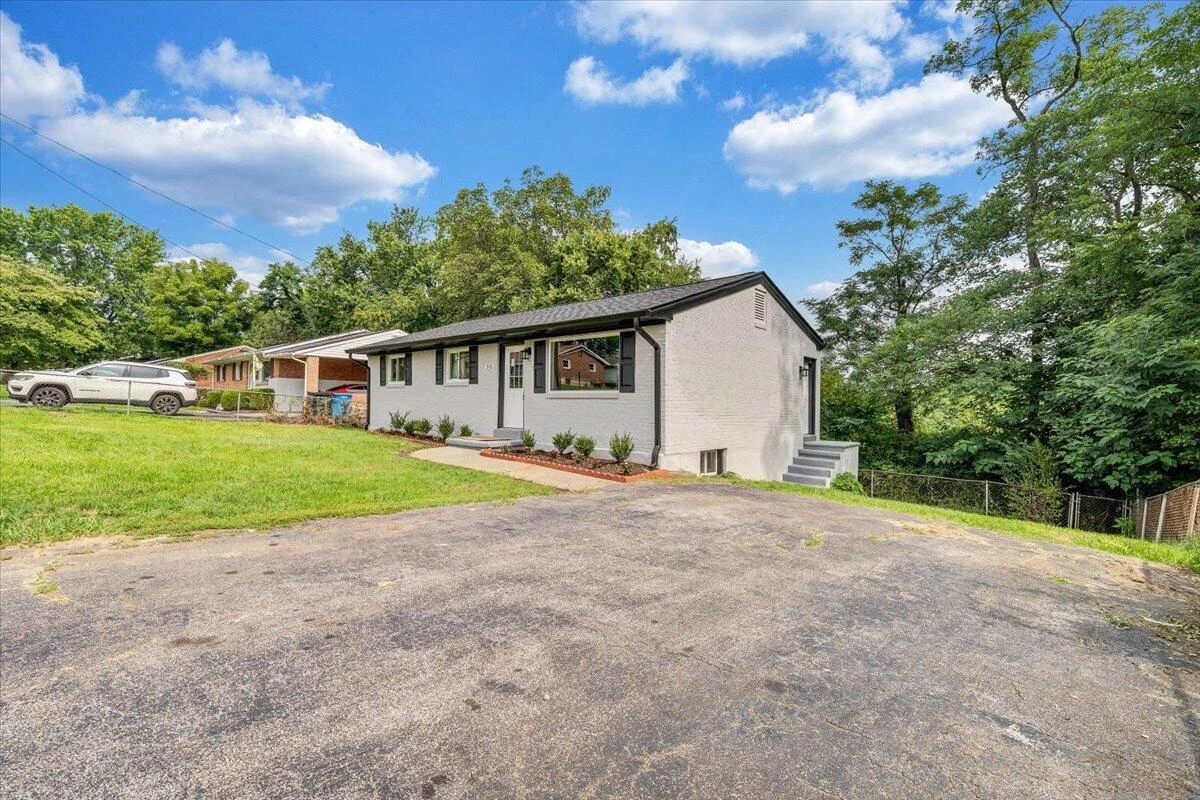 203 Cherryhill RD NW - Photo 32