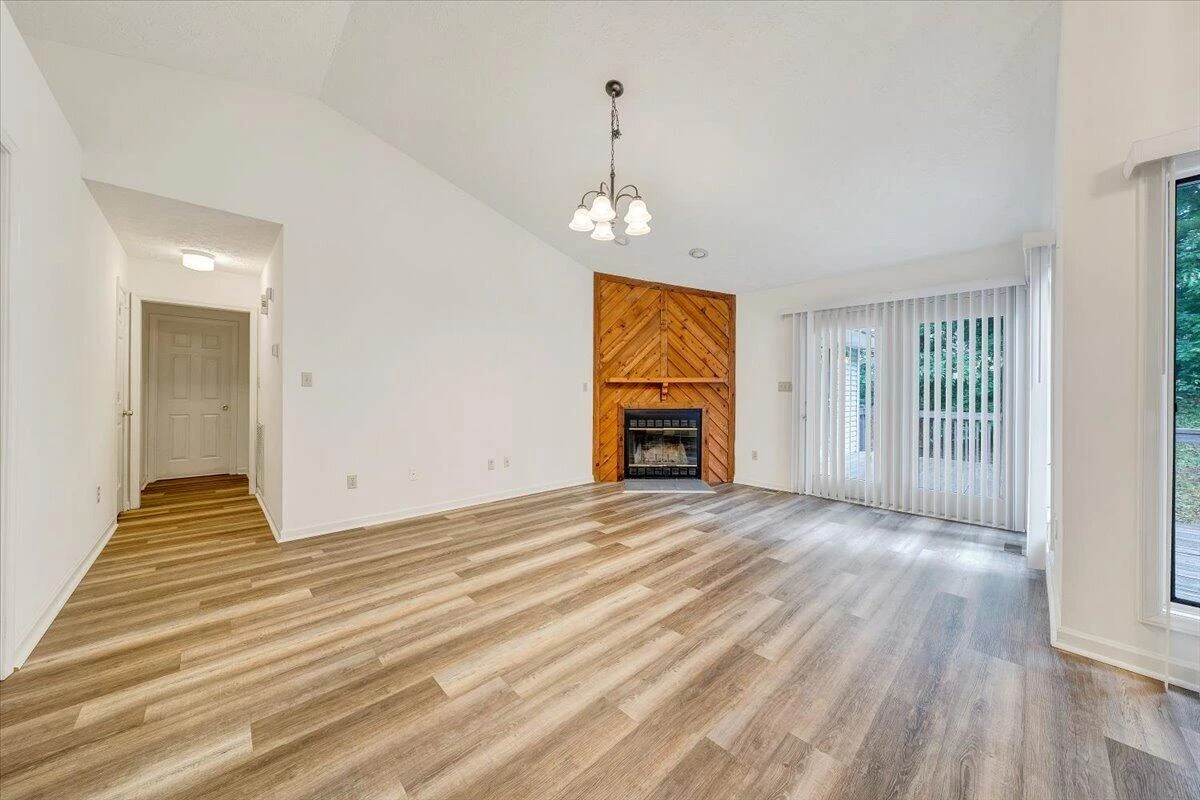 206 Sheppard AVE - Photo 4
