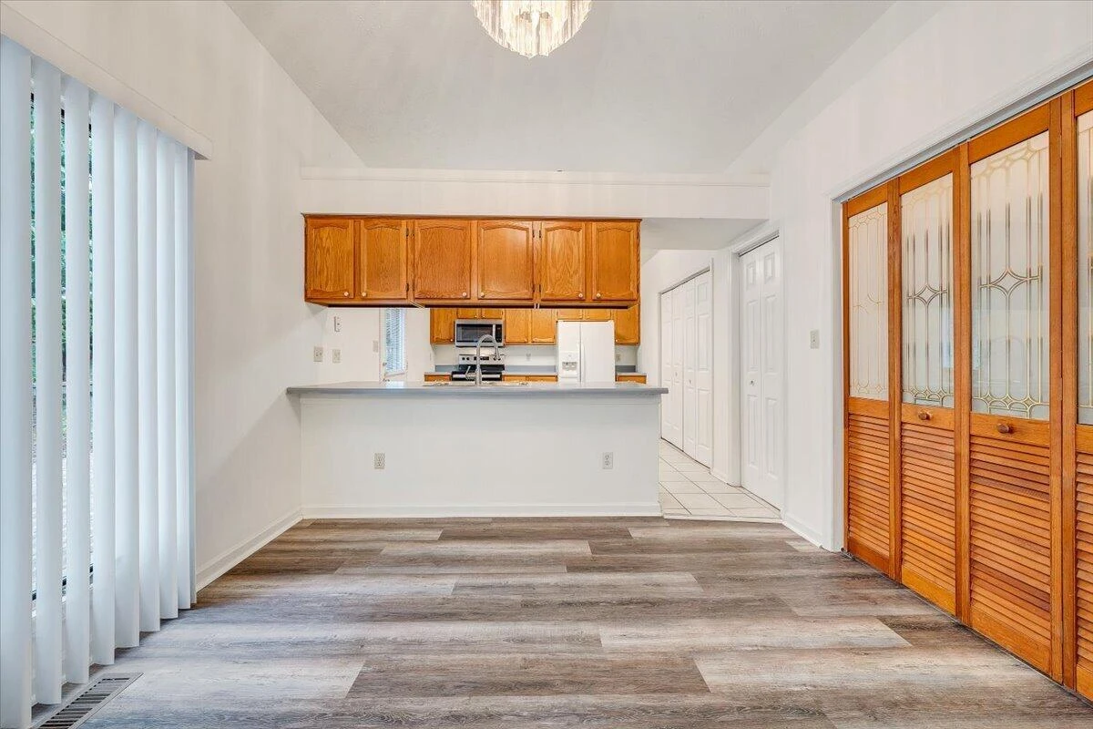 206 Sheppard AVE - Photo 8