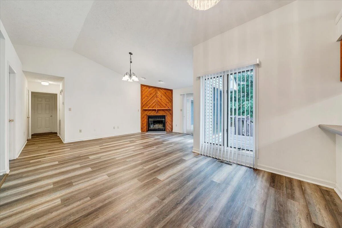 206 Sheppard AVE - Photo 9