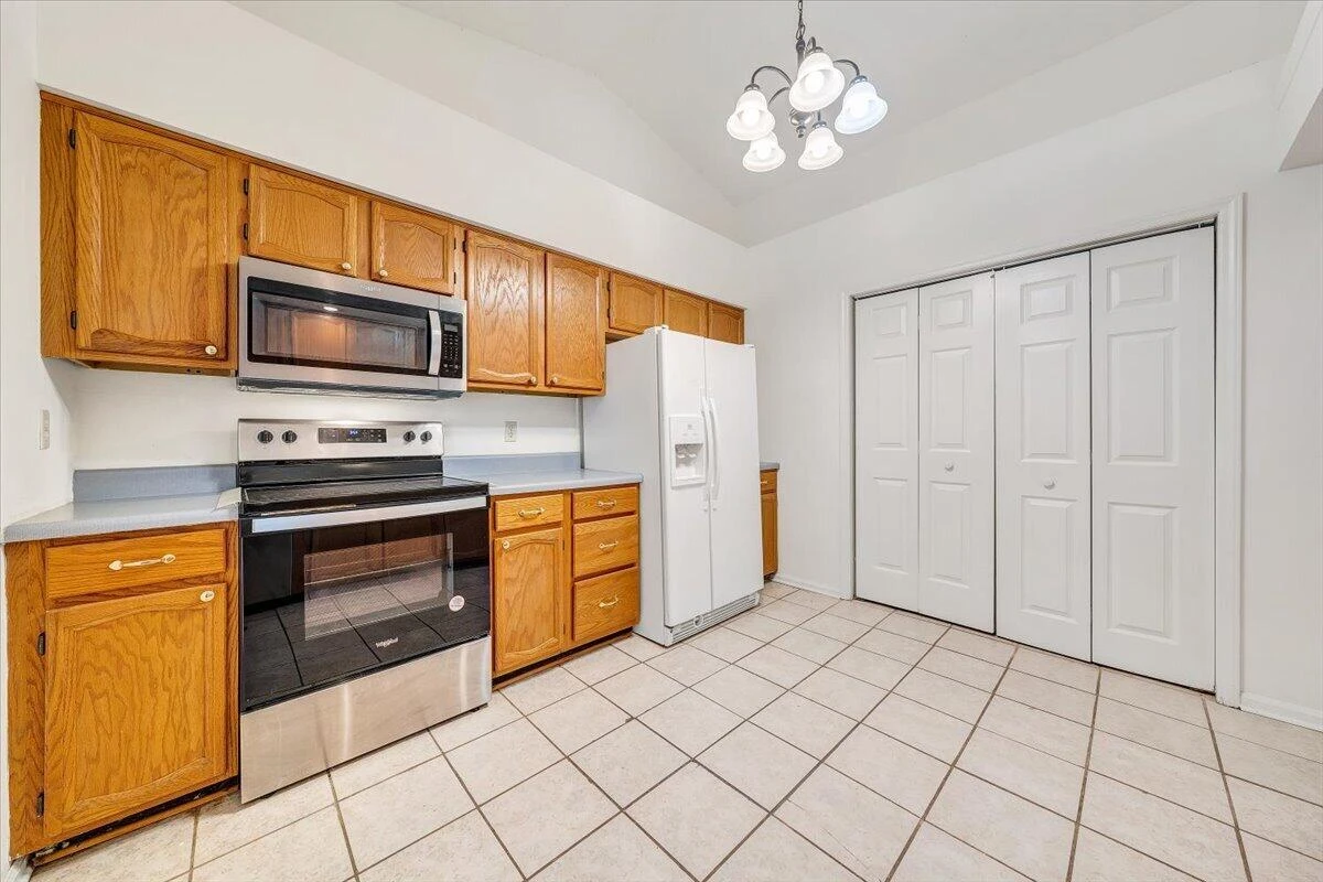 206 Sheppard AVE - Photo 11