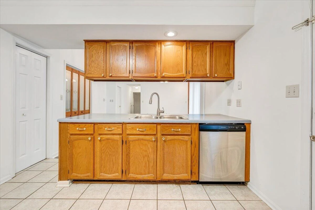 206 Sheppard AVE - Photo 14