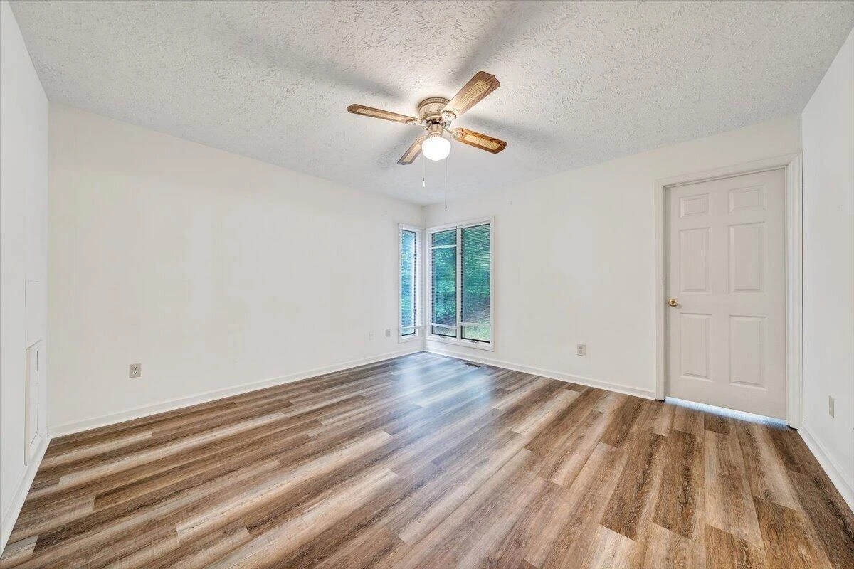 206 Sheppard AVE - Photo 16