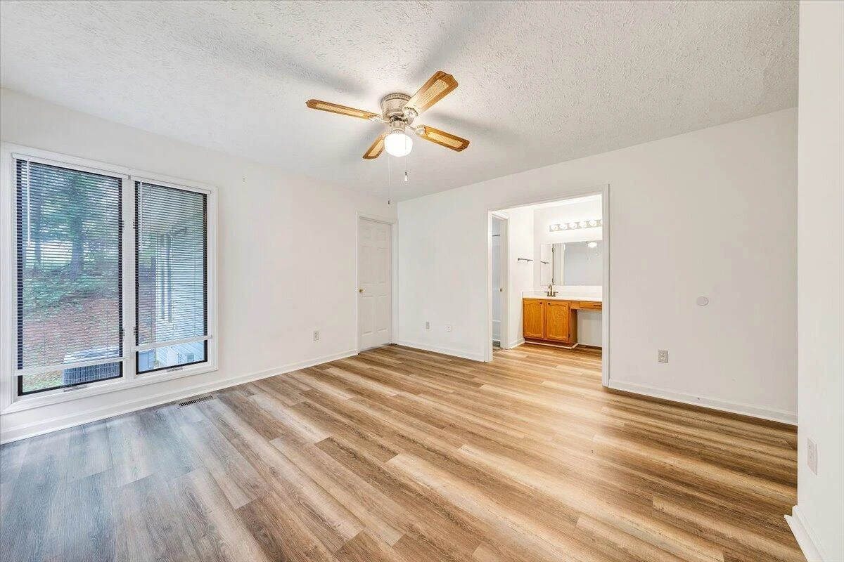 206 Sheppard AVE - Photo 17