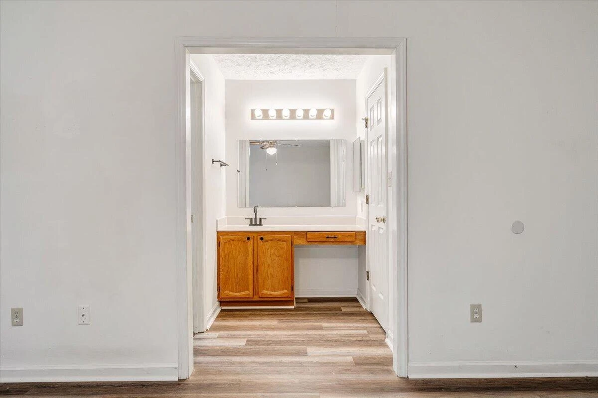206 Sheppard AVE - Photo 18