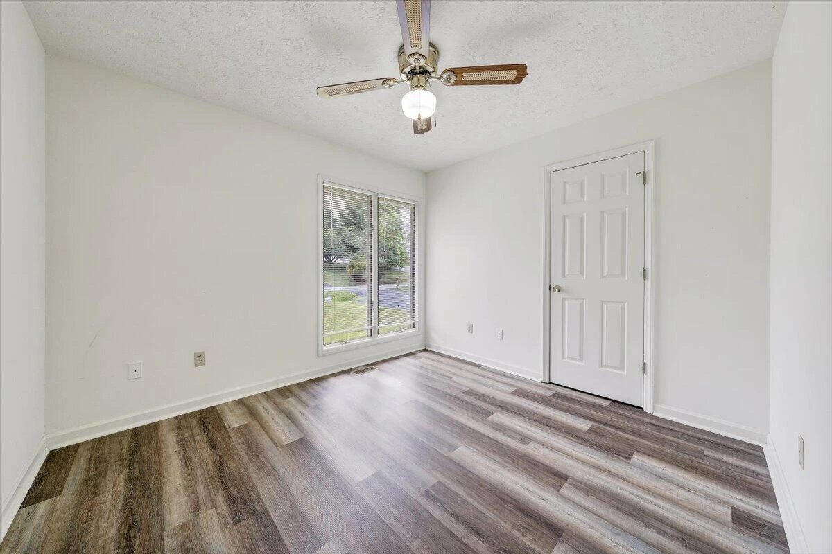 206 Sheppard AVE - Photo 25