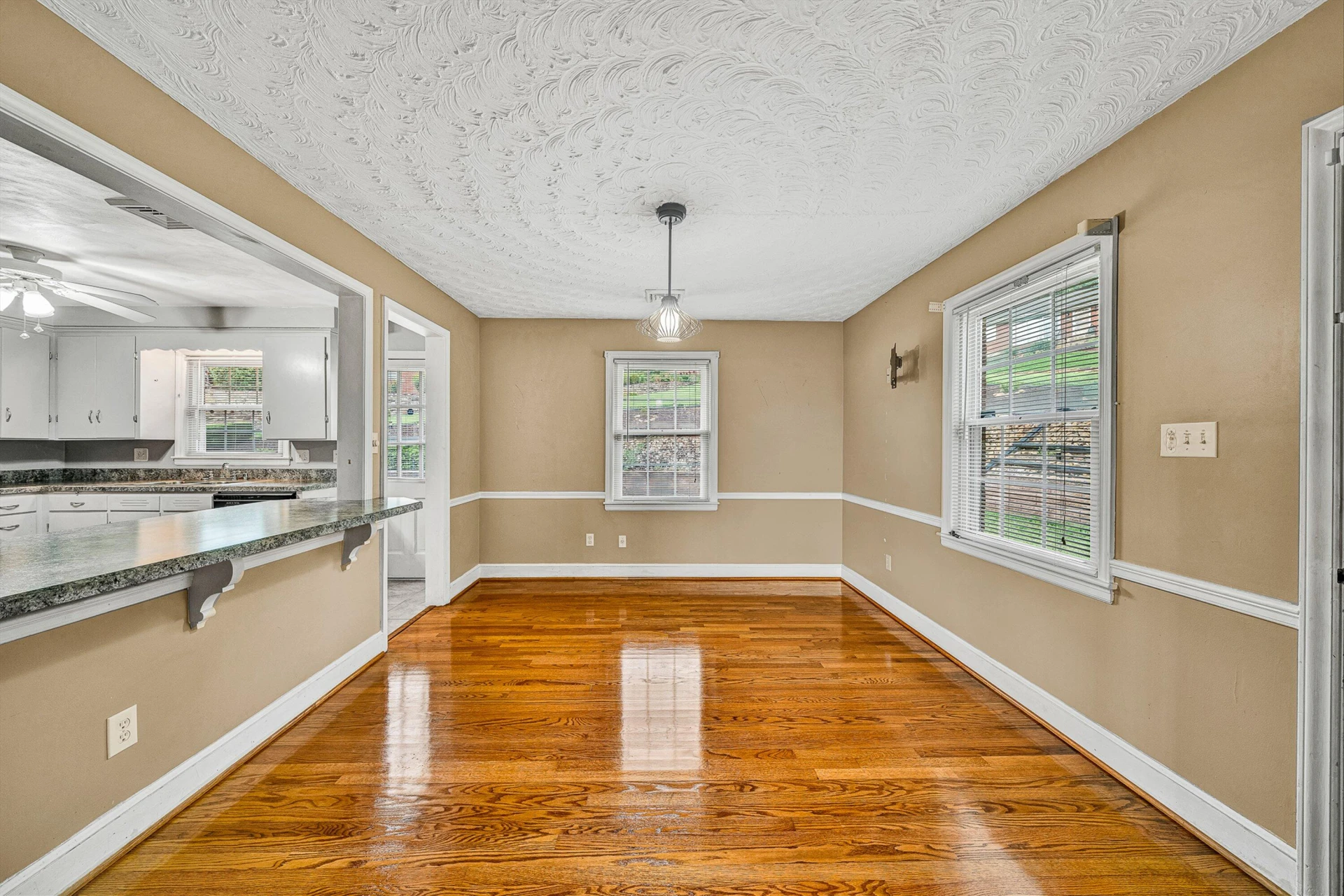 3662 Grandview AVE NW - Photo 6