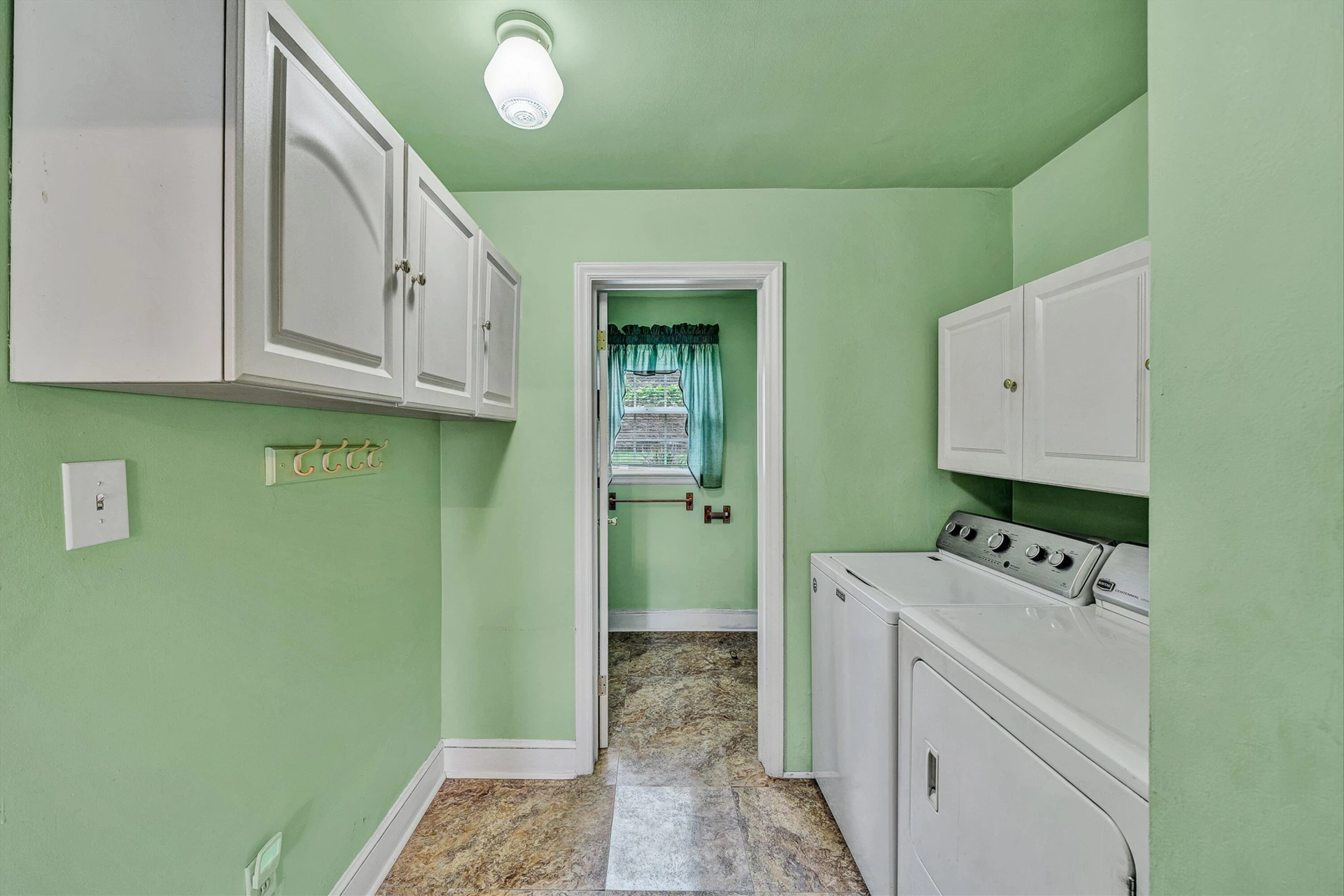 3662 Grandview AVE NW - Photo 22