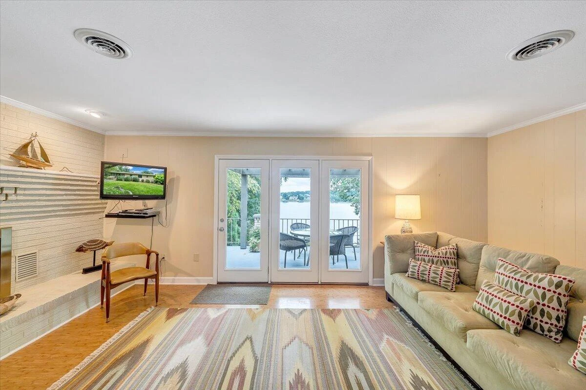 1276 Belle Isle DR - Photo 13