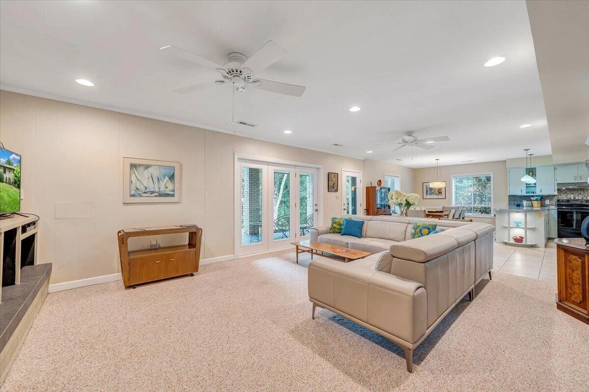 1276 Belle Isle DR - Photo 31