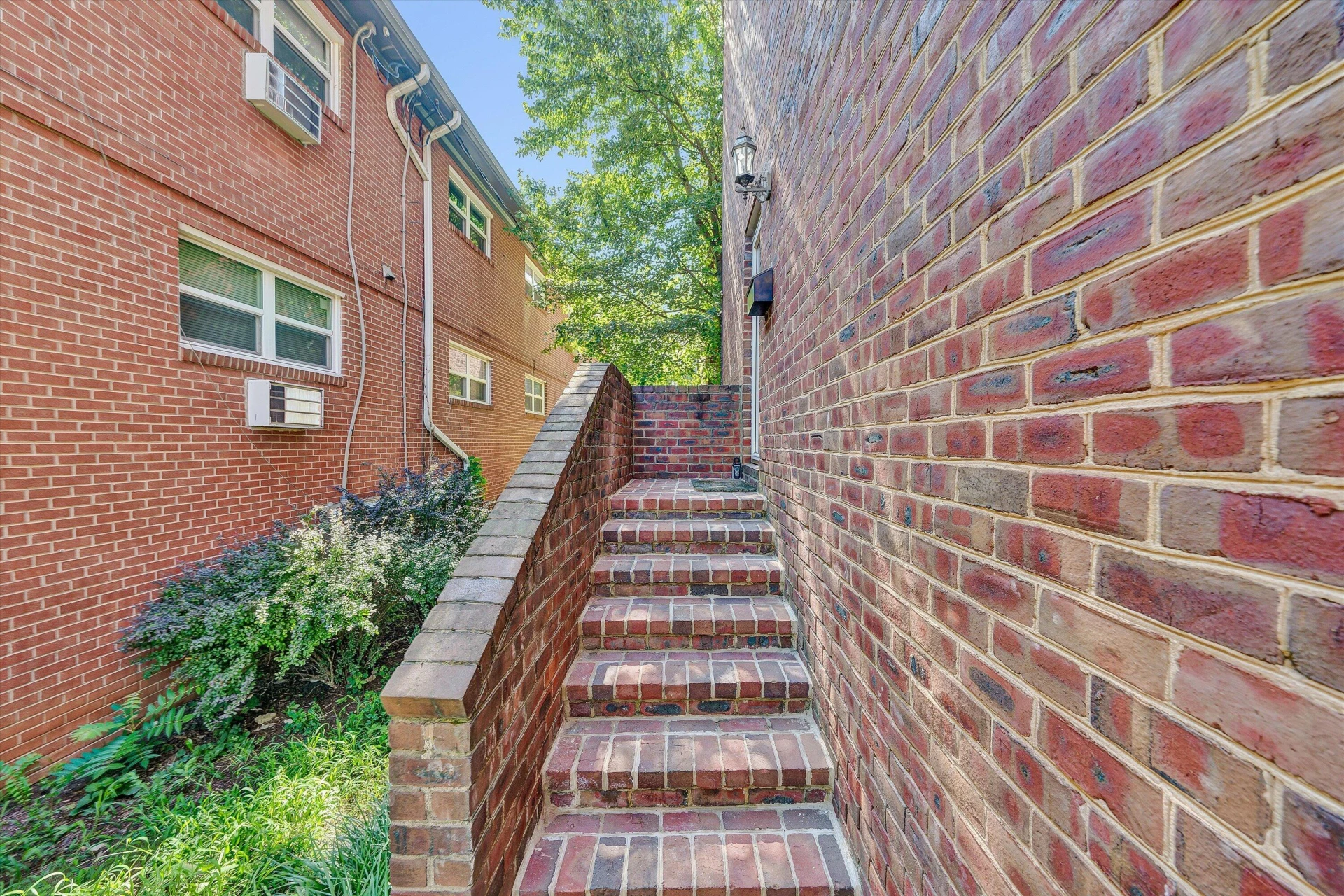 2217 Jefferson ST SW ## 2217A - Photo 3