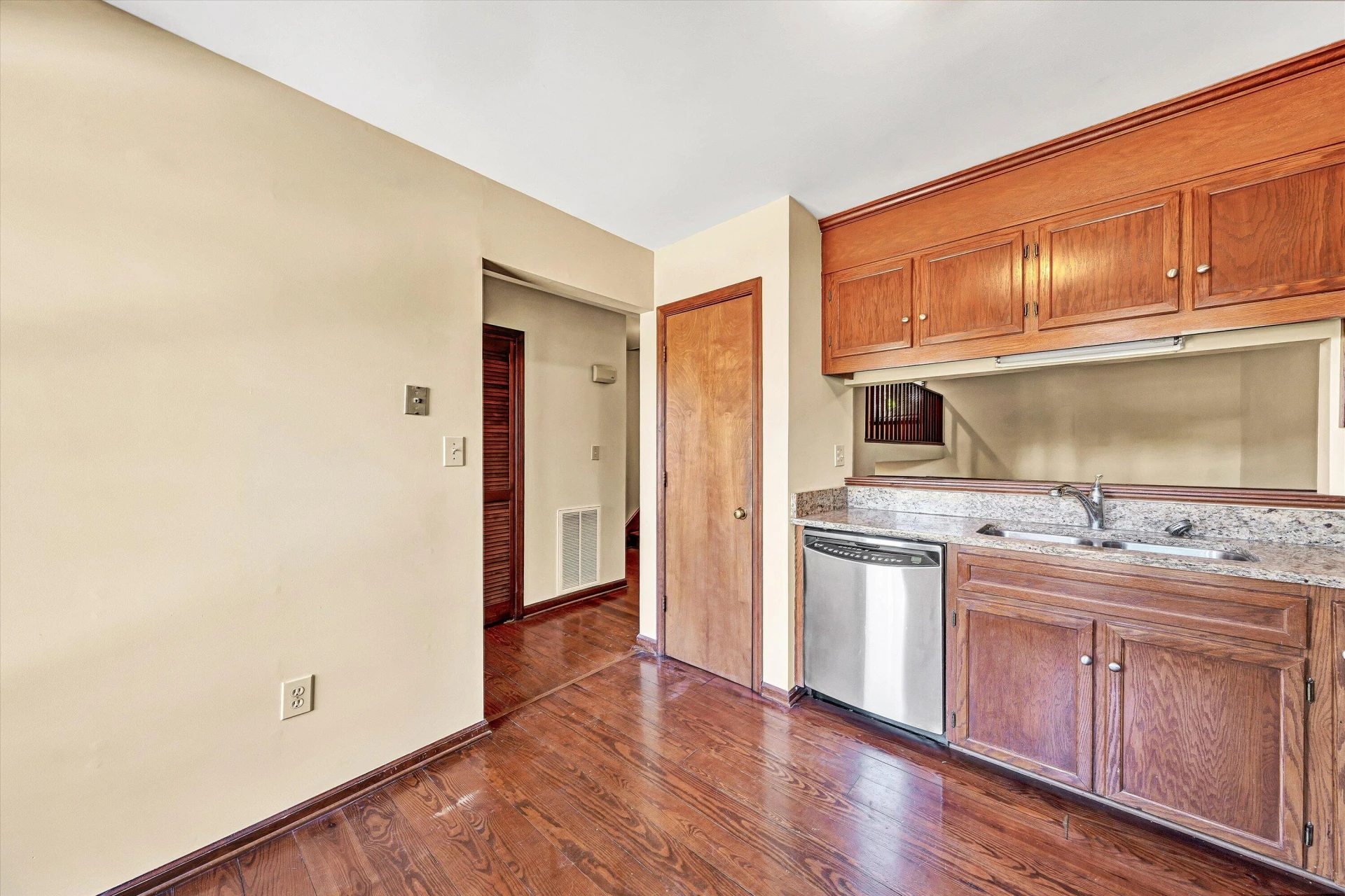 2217 Jefferson ST SW ## 2217A - Photo 11