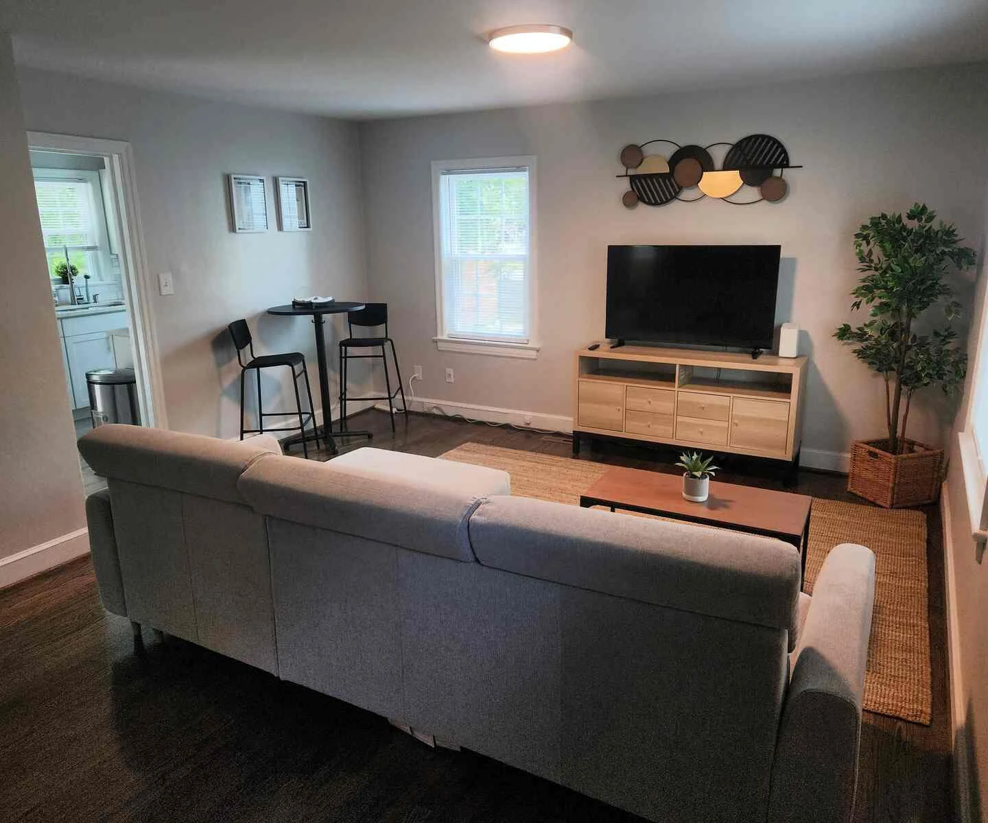 2611 Fairway DR SW - Photo 2