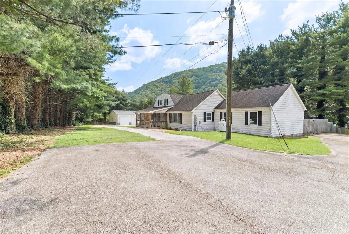 138 Weaver DR - Photo 2