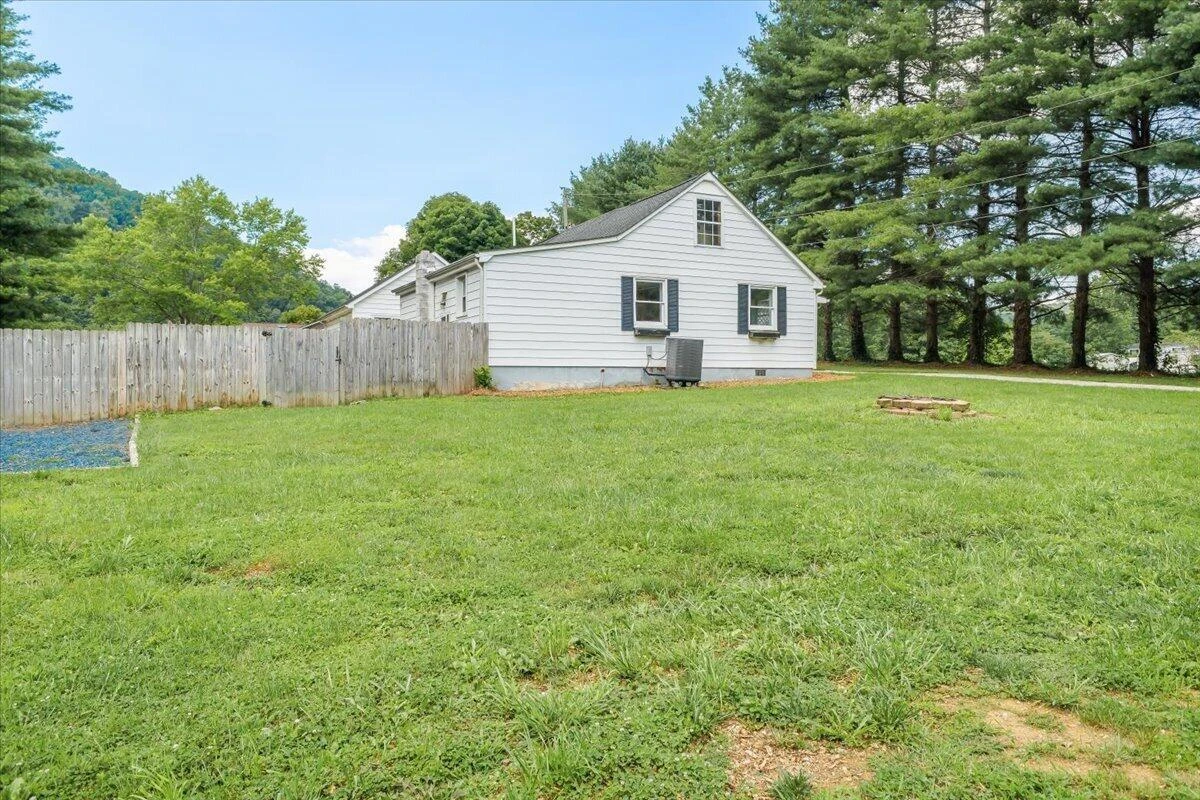 138 Weaver DR - Photo 8