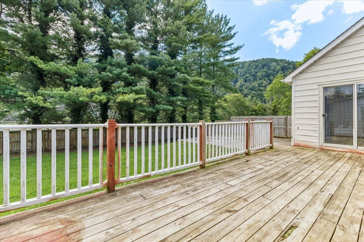 138 Weaver DR - Photo 21