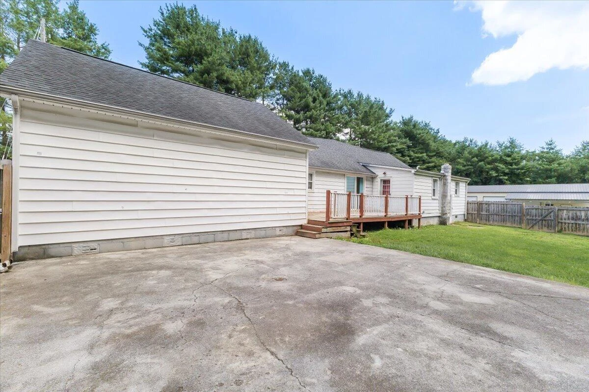 138 Weaver DR - Photo 24