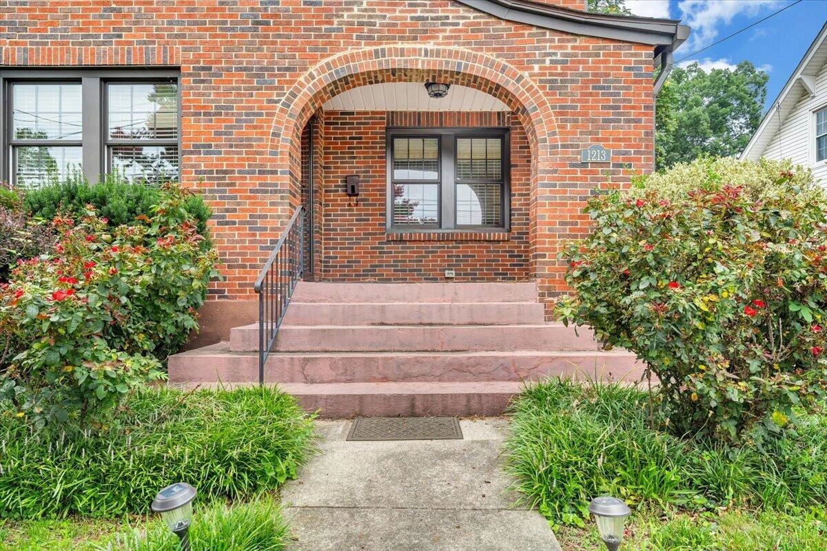 1213 Howbert AVE SW - Photo 2