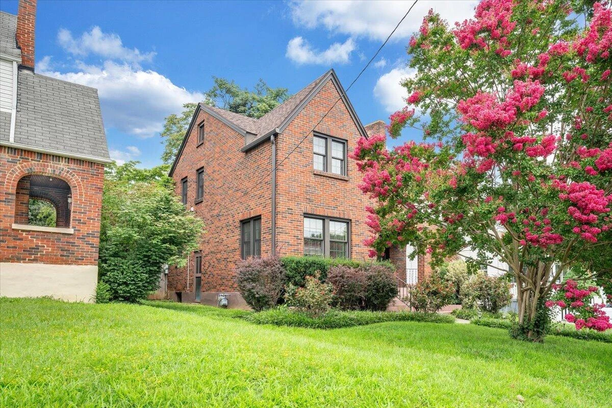 1213 Howbert AVE SW - Photo 4