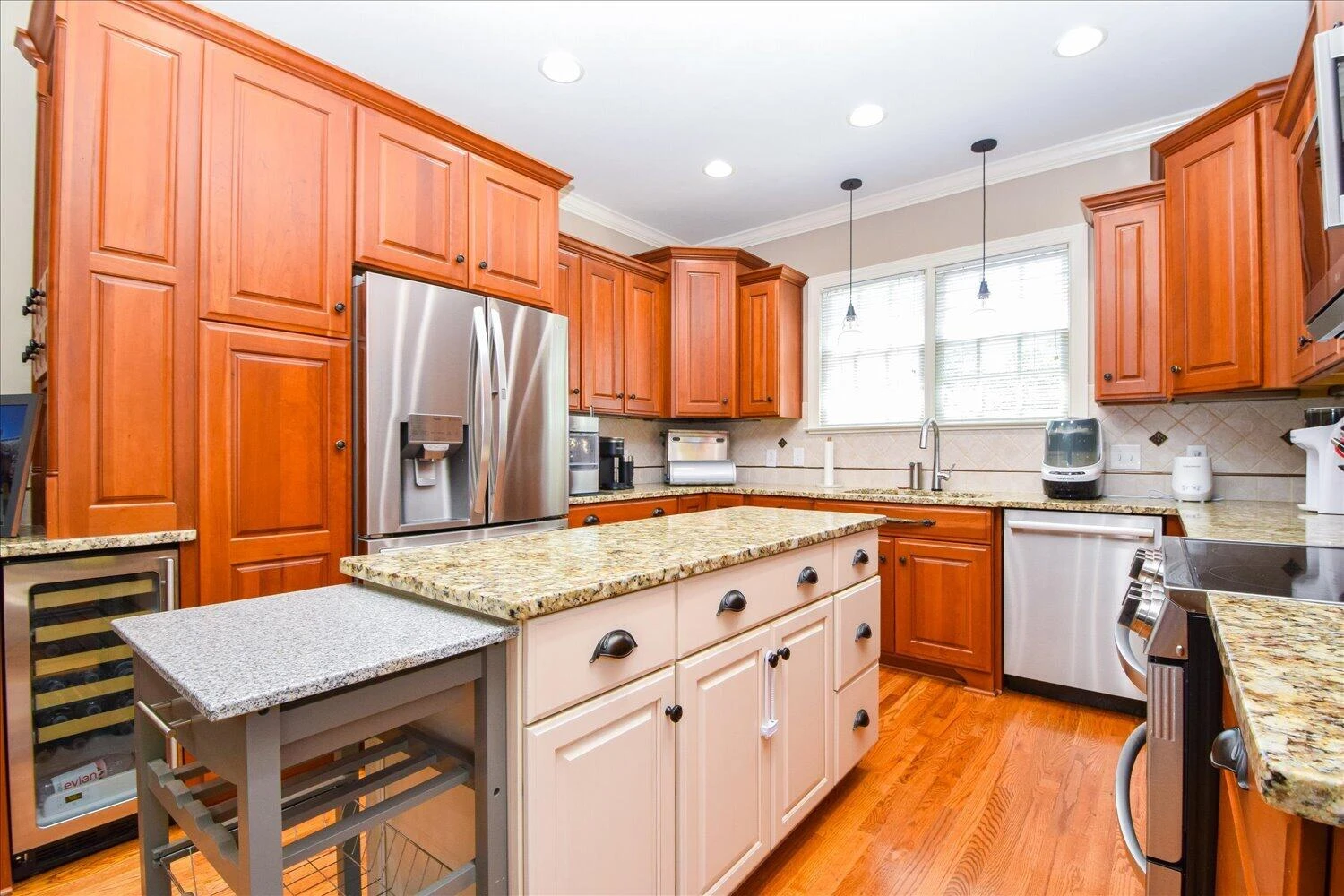 5069 Williamsburg CT - Photo 3
