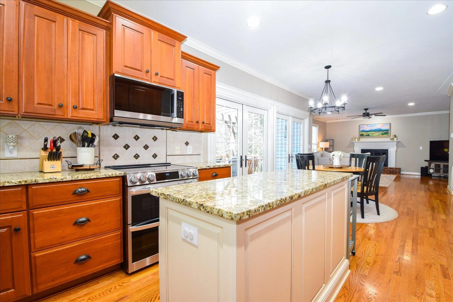 5069 Williamsburg CT - Photo 15