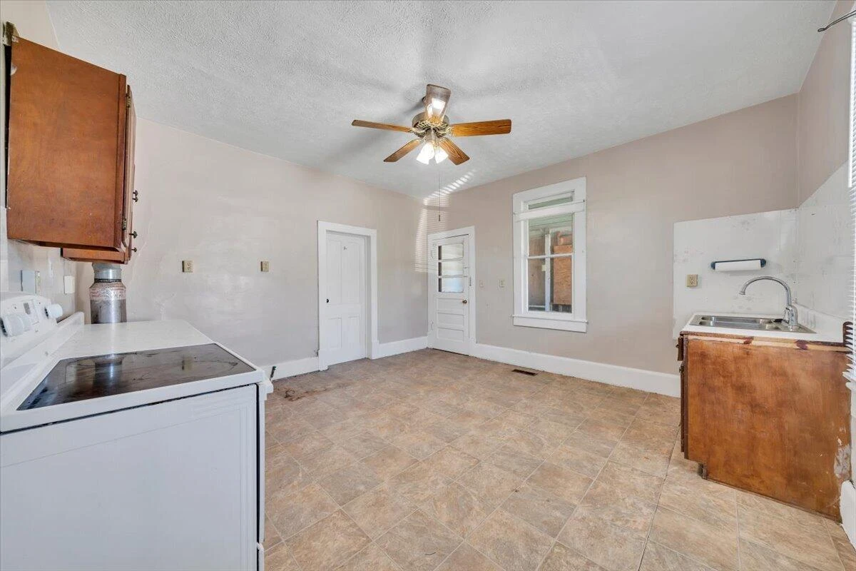 112 1st AVE - Photo 6