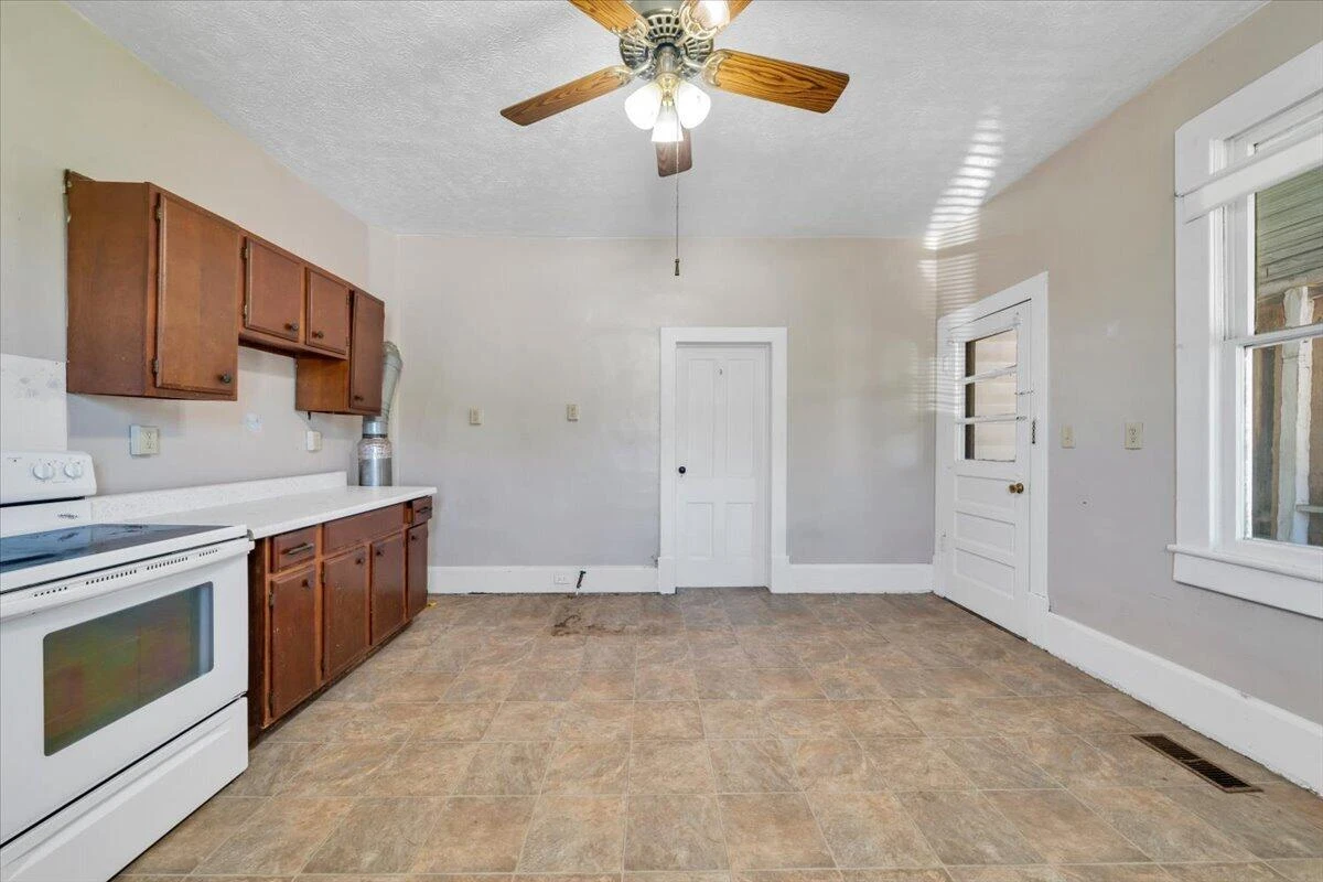 112 1st AVE - Photo 7