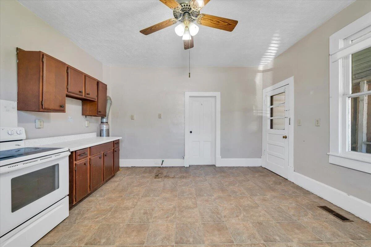 112 1st AVE - Photo 8