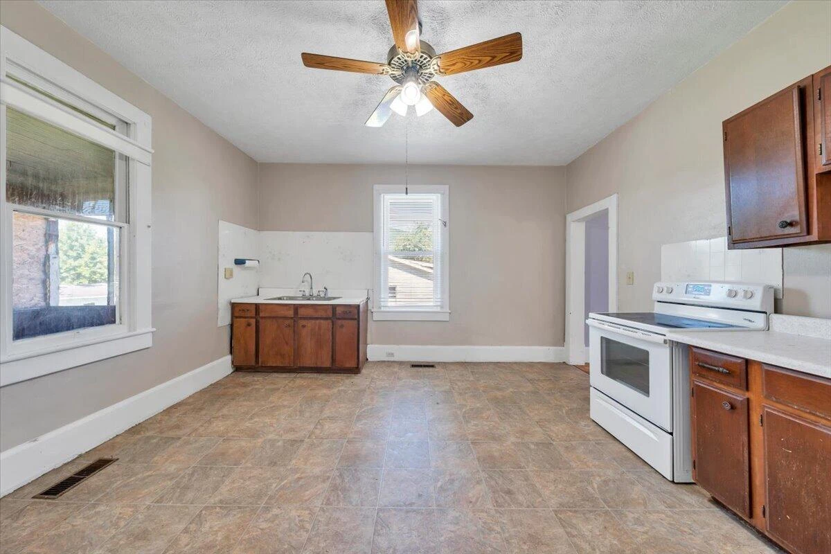 112 1st AVE - Photo 10