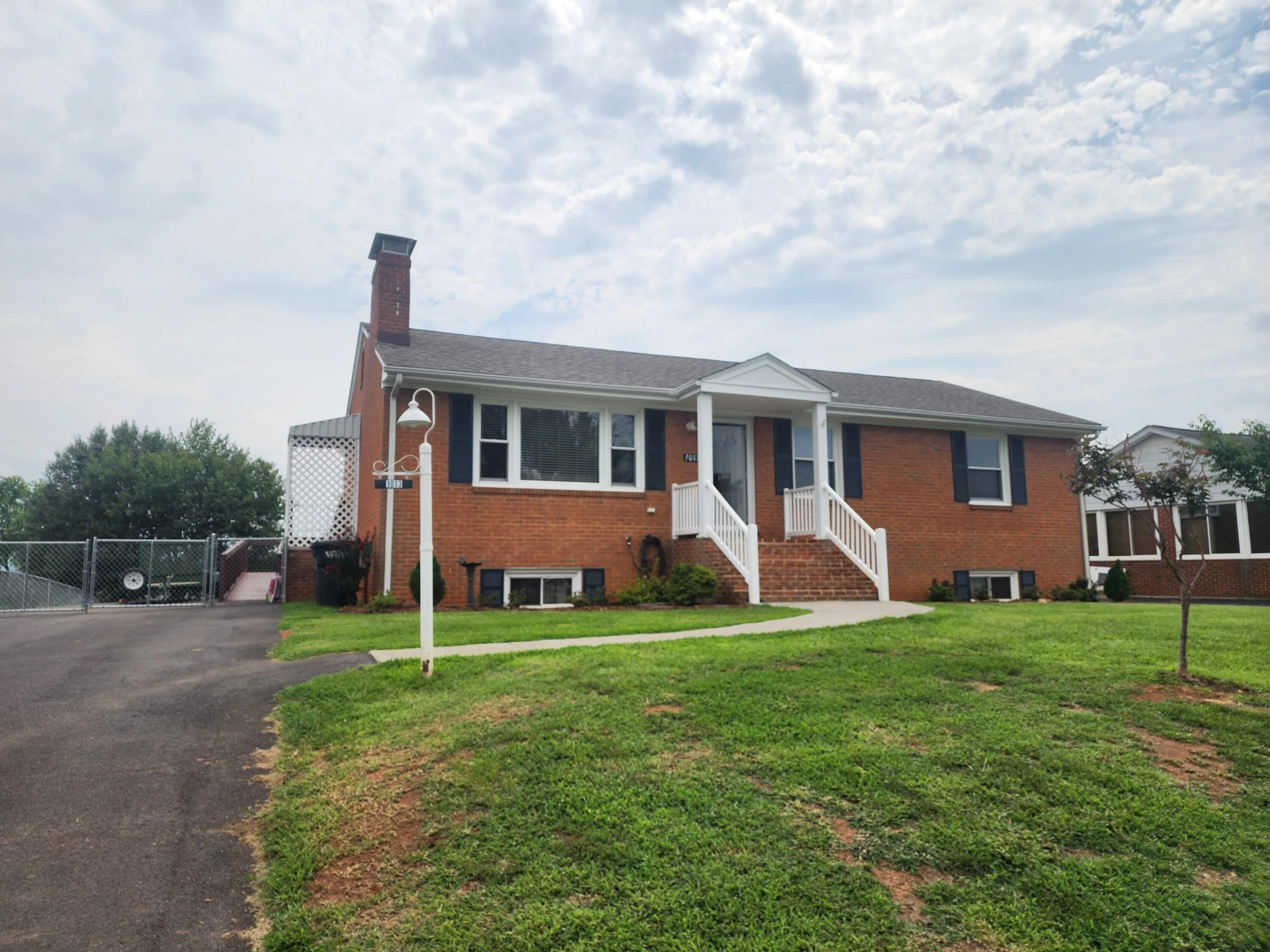 1013 Blandford AVE - Photo 2