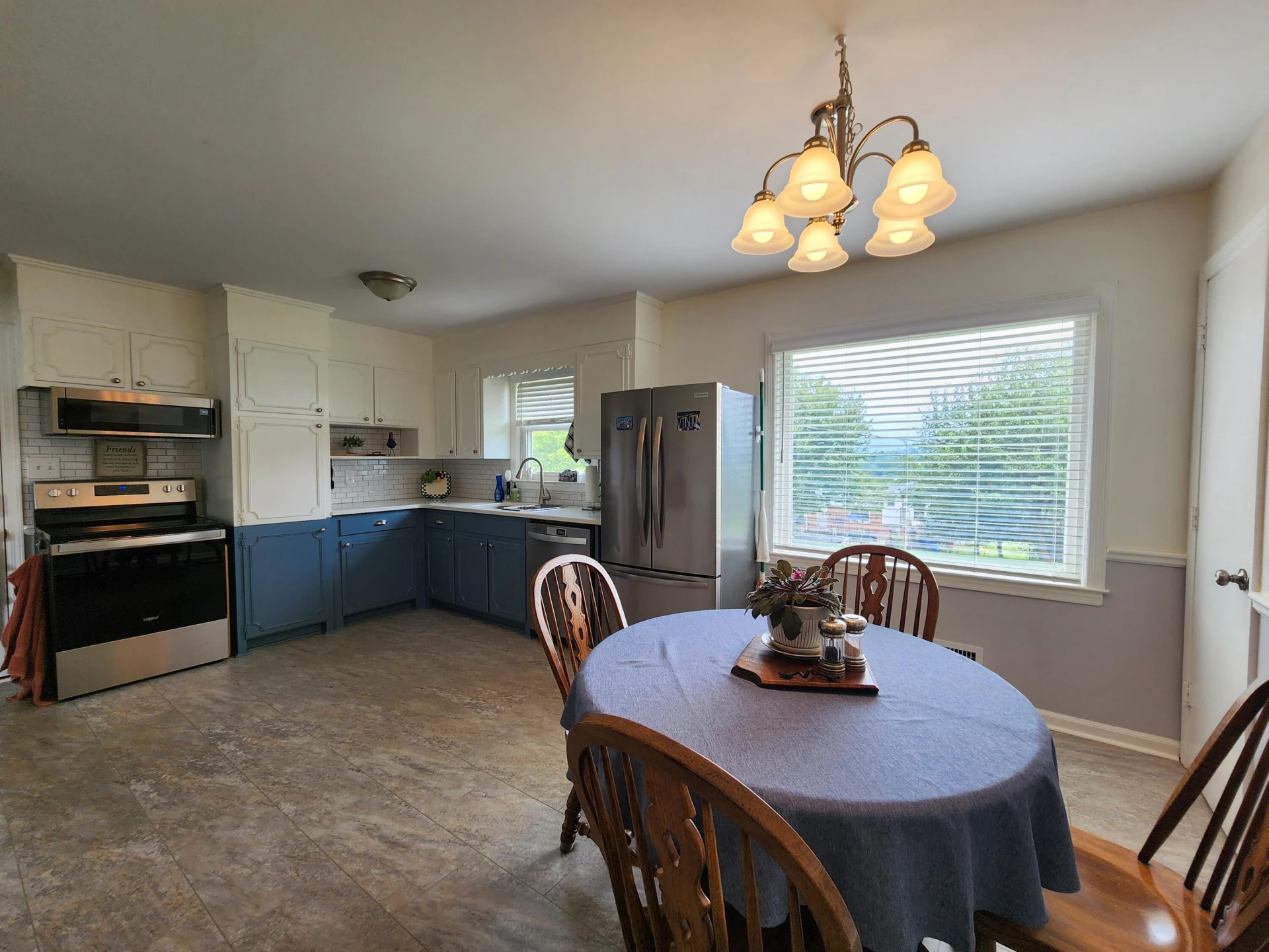 1013 Blandford AVE - Photo 7