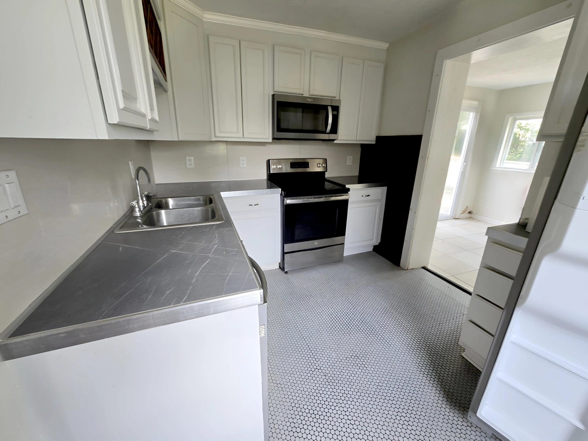 525 Westwood BLVD NW - Photo 3