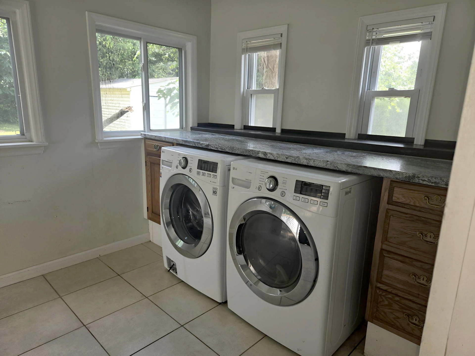 525 Westwood BLVD NW - Photo 4