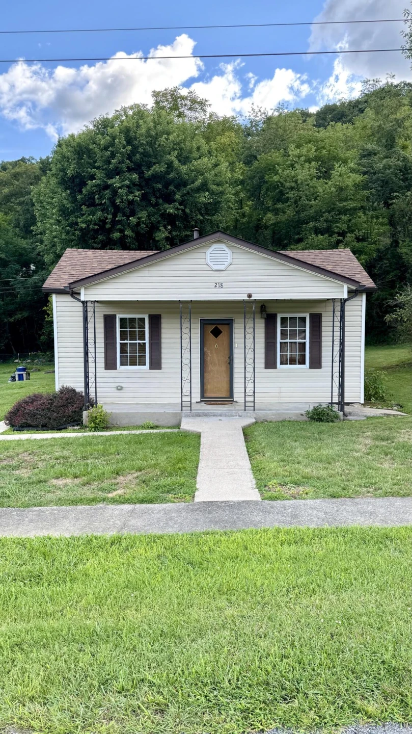 218 Commerce AVE