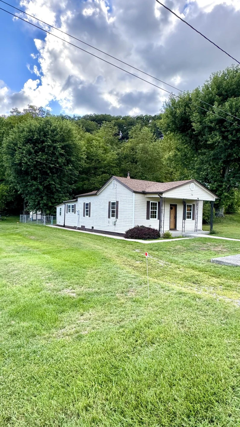 218 Commerce AVE - Photo 2