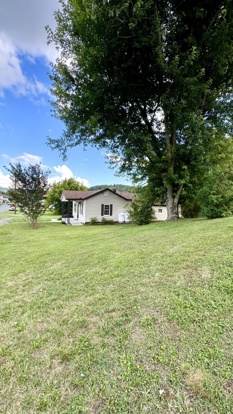 218 Commerce AVE - Photo 5