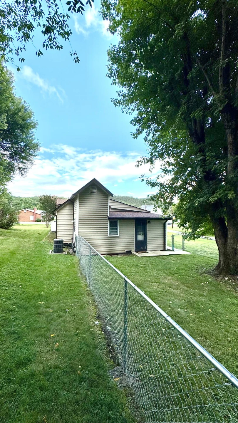 218 Commerce AVE - Photo 9