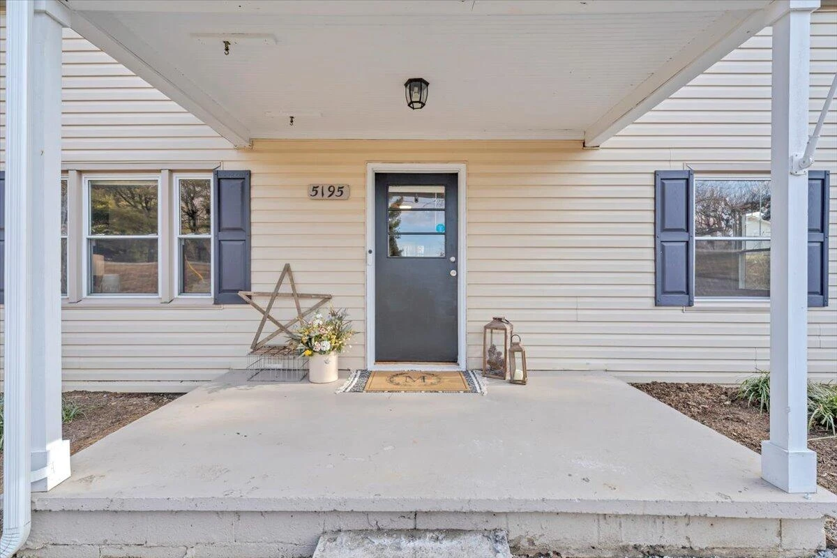 5195 Franklin ST - Photo 4