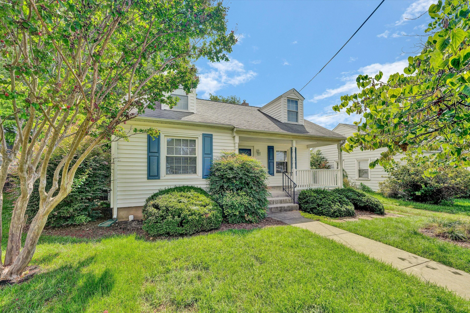 18 Lake AVE